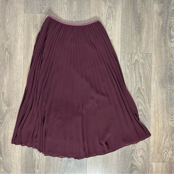 Aritzia Babaton Jude Skirt High Waisted Pleated Midi Burgundy Size Small - Picture 12 of 14